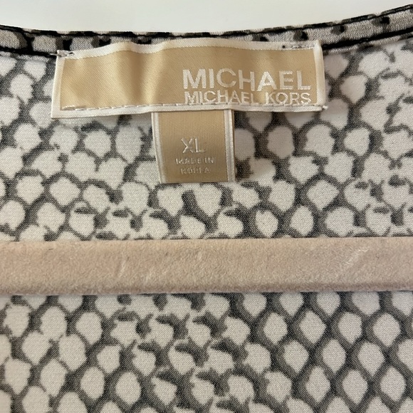 Michael Kors Cold Shoulder Beautiful Drape Blouse Reptile Pattern XL - Picture 2 of 7